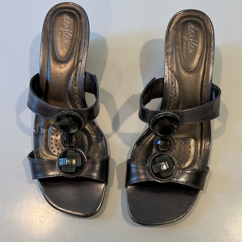 DEXFLEX BNIB (brand new in box) comfort silver pewter heel sandals Size 11W